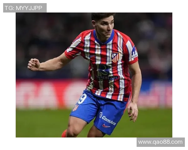 莱万梅开二度助力巴萨逆转胜利展现强大攻击力 莱万梅开二度助力巴萨逆转胜利展现强大攻击力