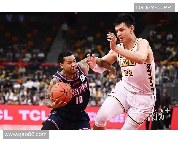 广东宏远再胜上海男篮，取得CBA季后赛前四连胜，积极冲击总冠军